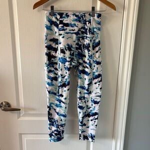 Layer 8 Abstract Blue and White Leggings cropped